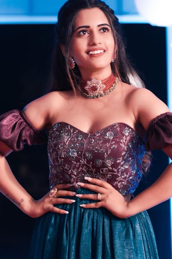 Sravanthi Chokarapu Latest Photoshoot Stills - Sakshi5