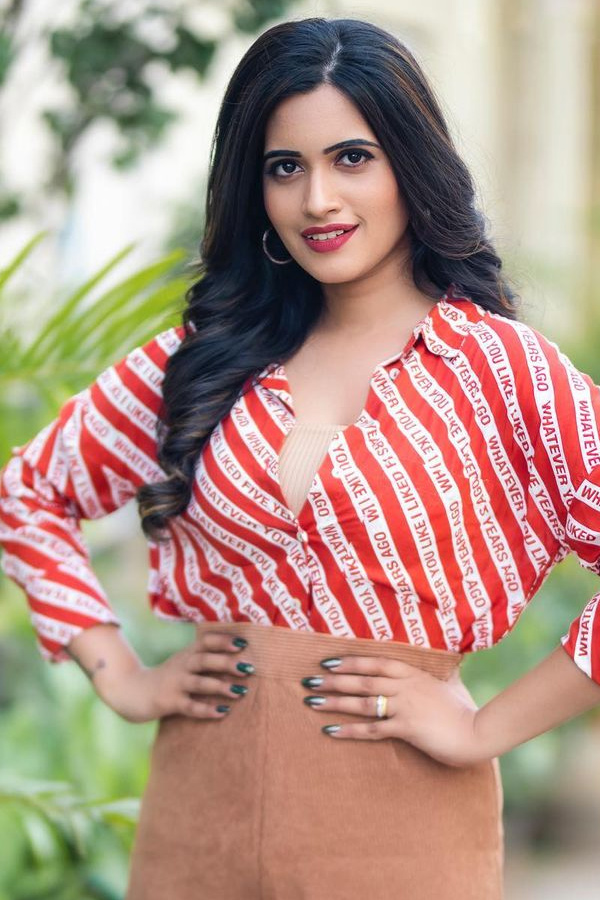 Sravanthi Chokarapu Latest Photoshoot Stills - Sakshi9