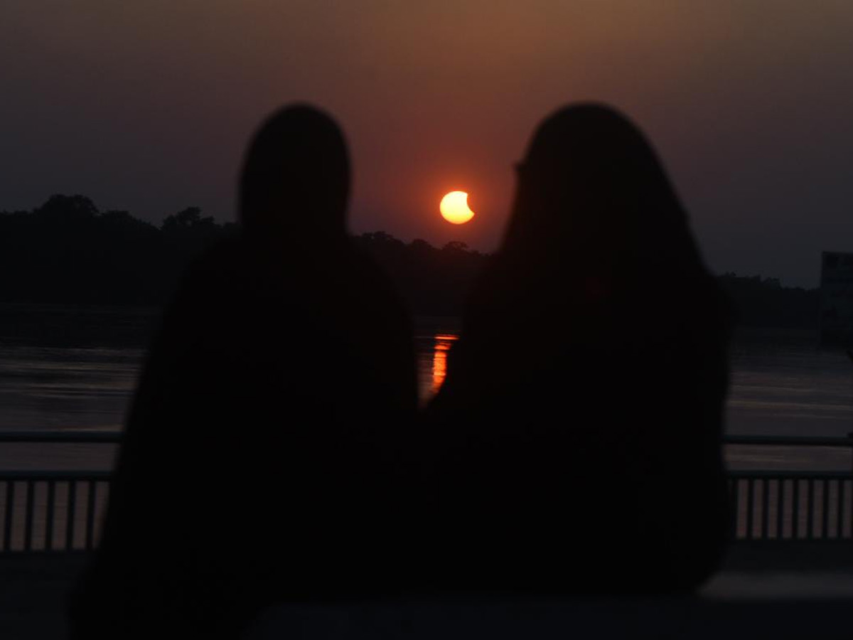 People observing solar eclipse Photo Gallery - Sakshi3