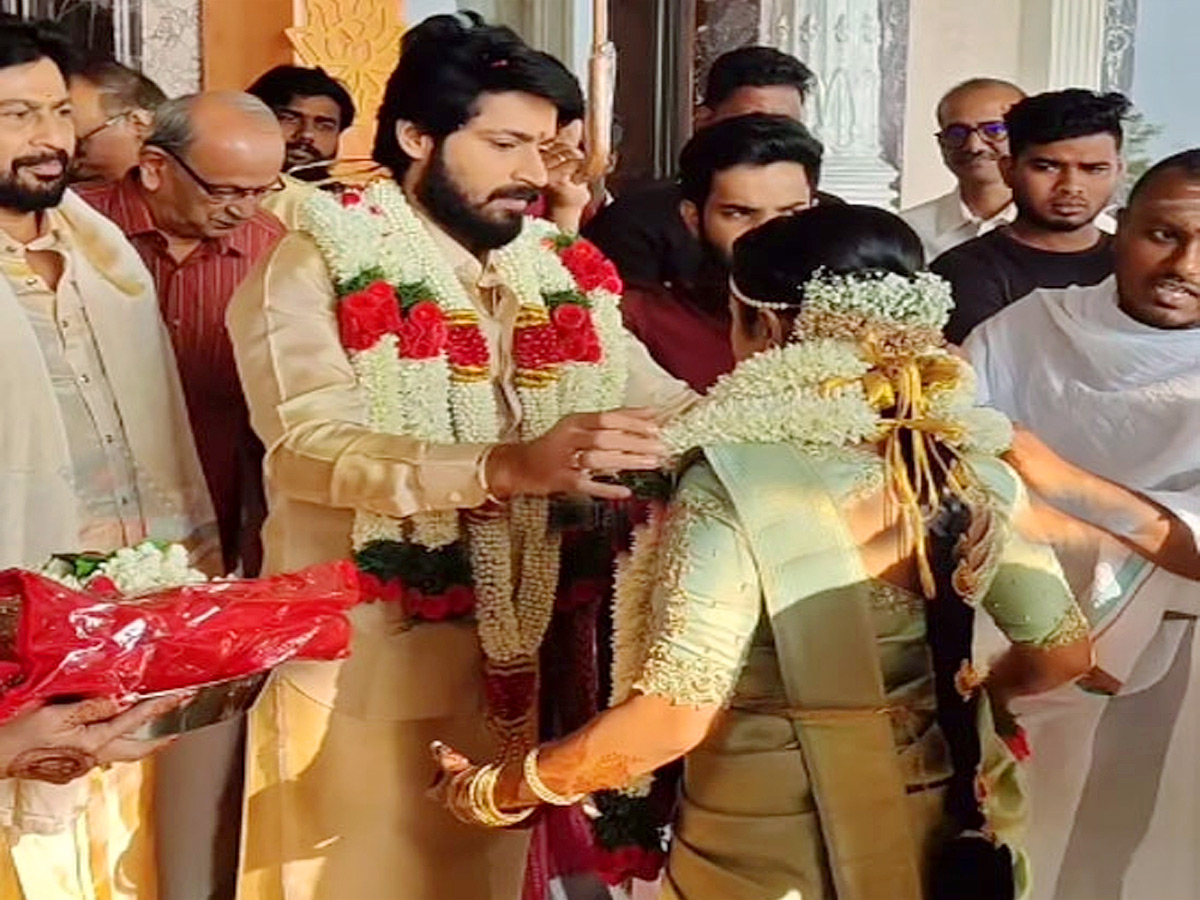 Harish Kalyan Wedding Photos HD - Sakshi3