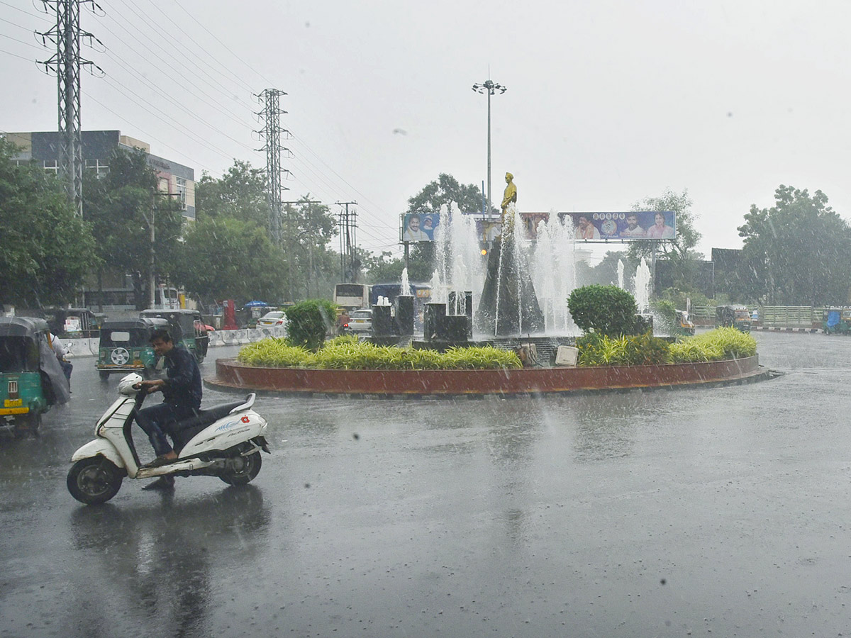 Heavy rains and thunderstorm in both Telugu states - Sakshi11