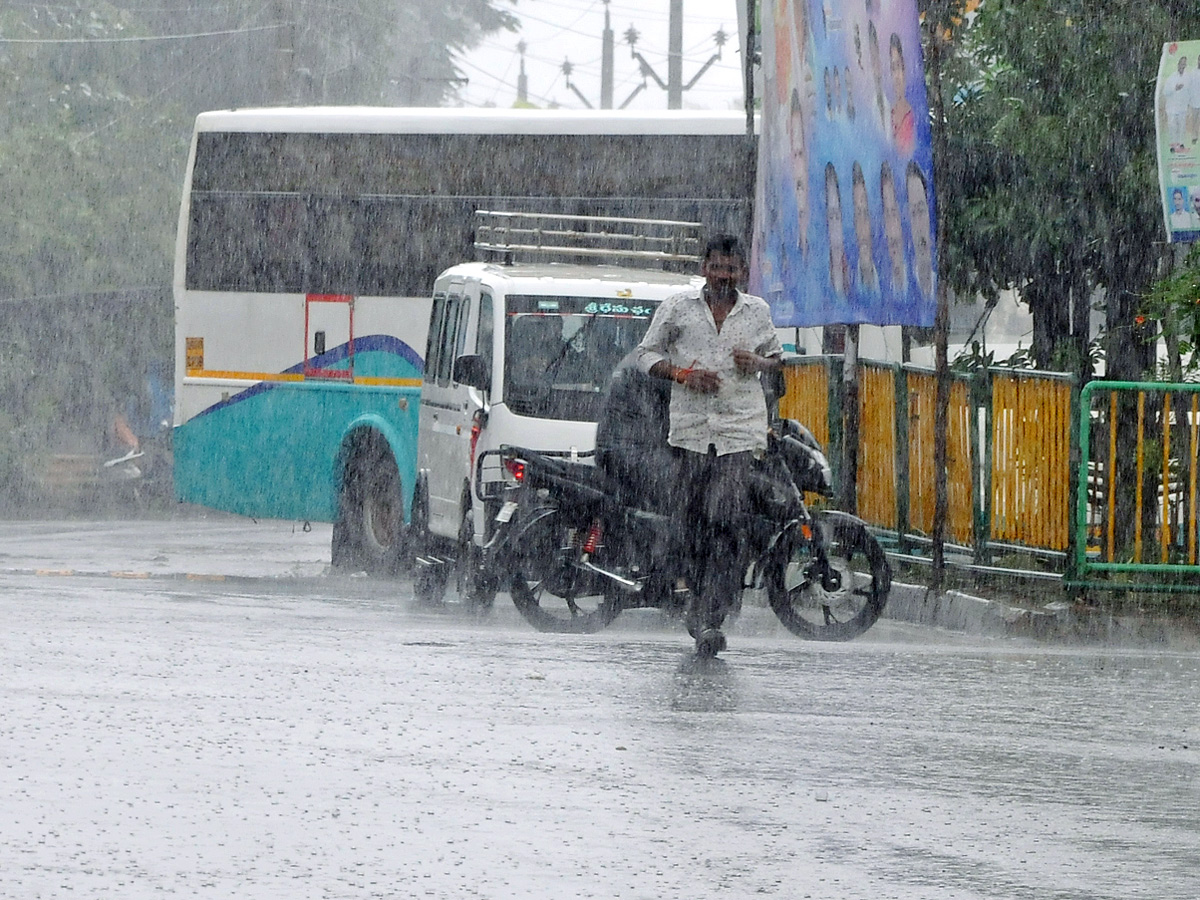 Heavy rains and thunderstorm in both Telugu states - Sakshi16