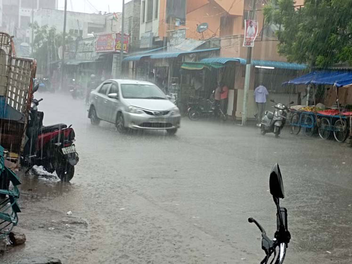 Heavy rains and thunderstorm in both Telugu states - Sakshi19