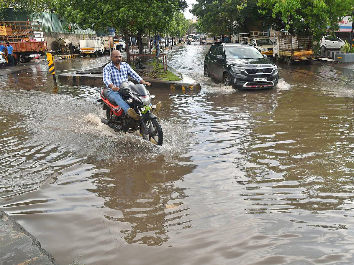Heavy rains and thunderstorm in both Telugu states - Sakshi30