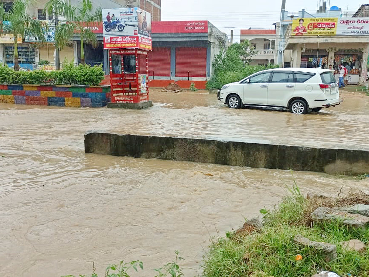 Heavy rains and thunderstorm in both Telugu states - Sakshi31