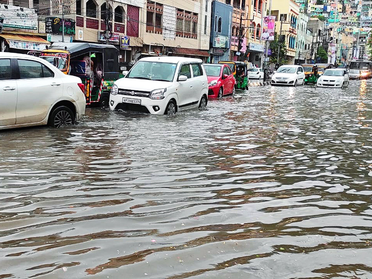 Heavy rains and thunderstorm in both Telugu states - Sakshi34