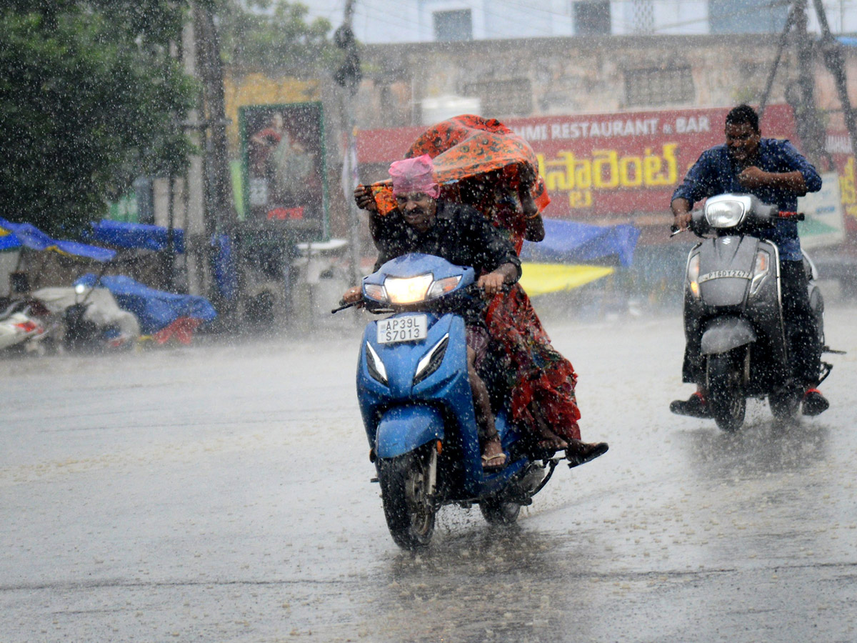 Heavy rains and thunderstorm in both Telugu states - Sakshi35