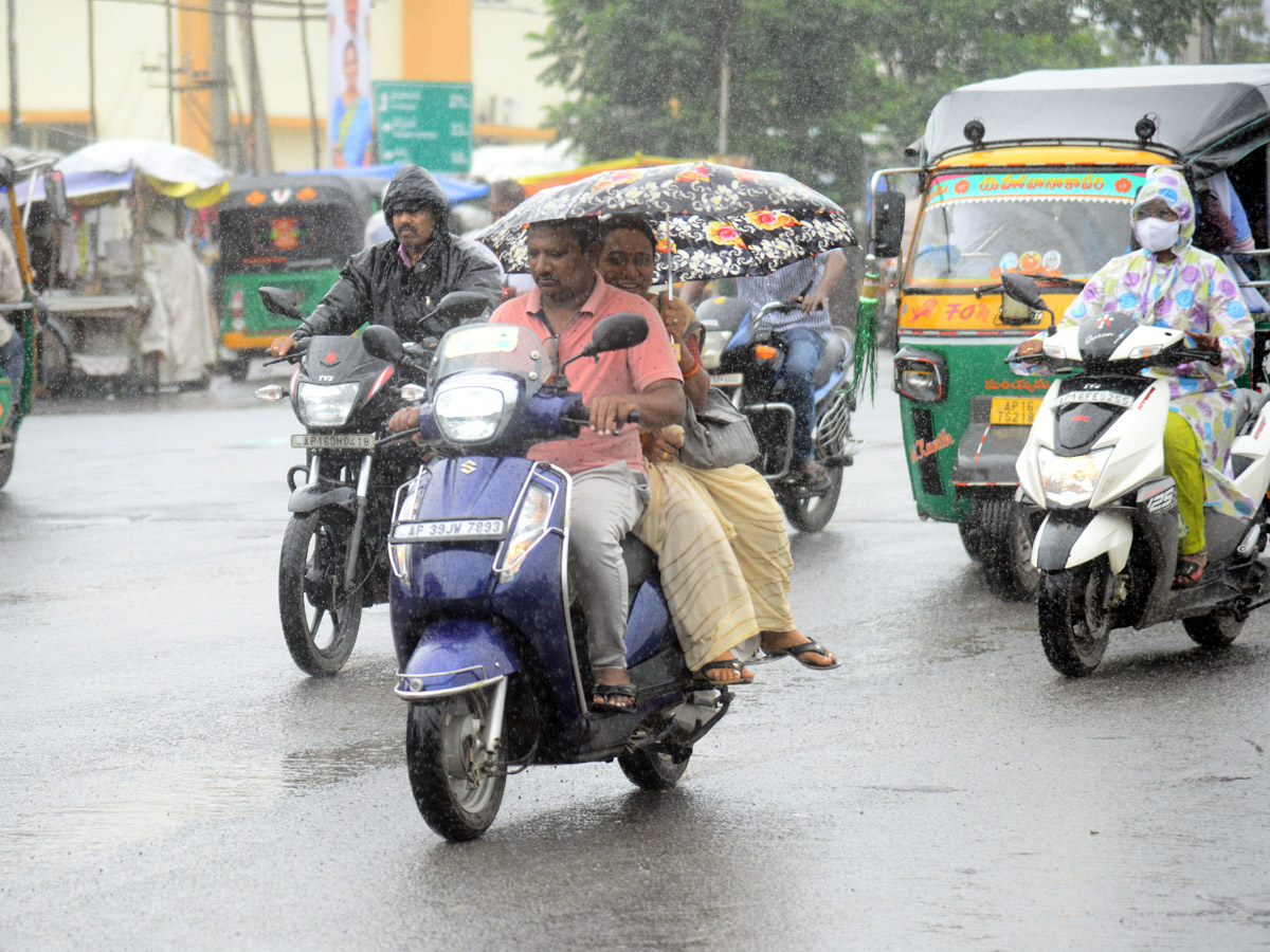 Heavy rains and thunderstorm in both Telugu states - Sakshi36