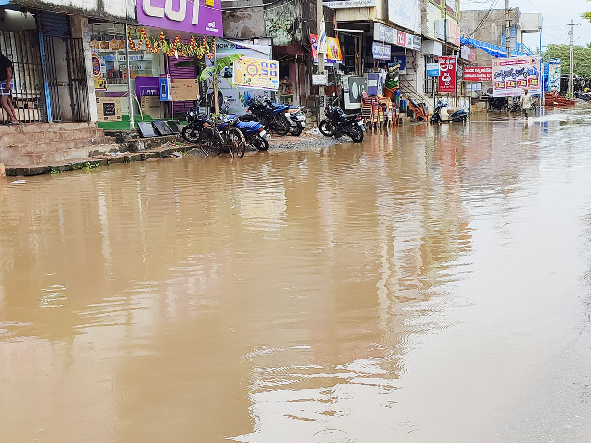 Heavy rains and thunderstorm in both Telugu states - Sakshi37