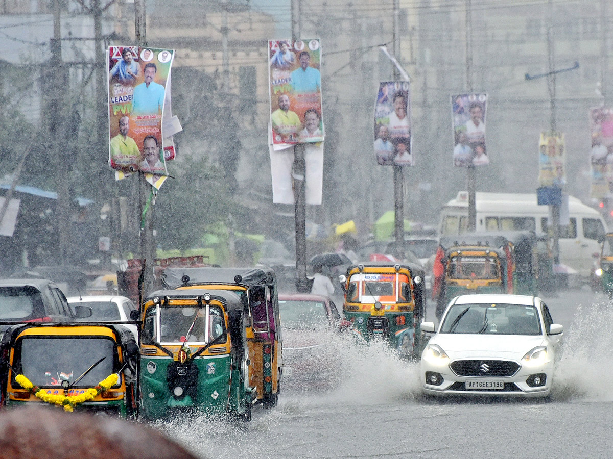 Heavy rains and thunderstorm in both Telugu states - Sakshi4
