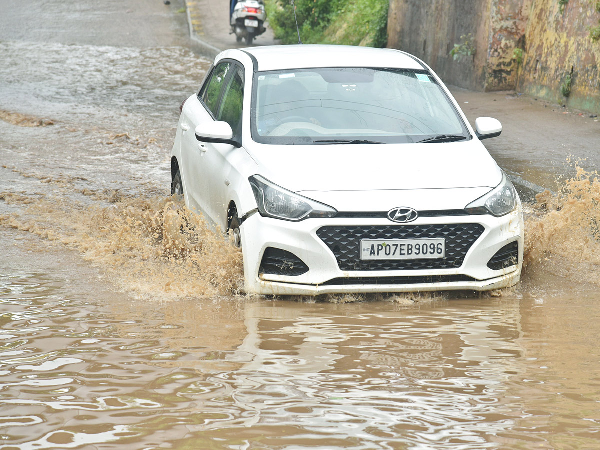 Heavy rains and thunderstorm in both Telugu states - Sakshi40
