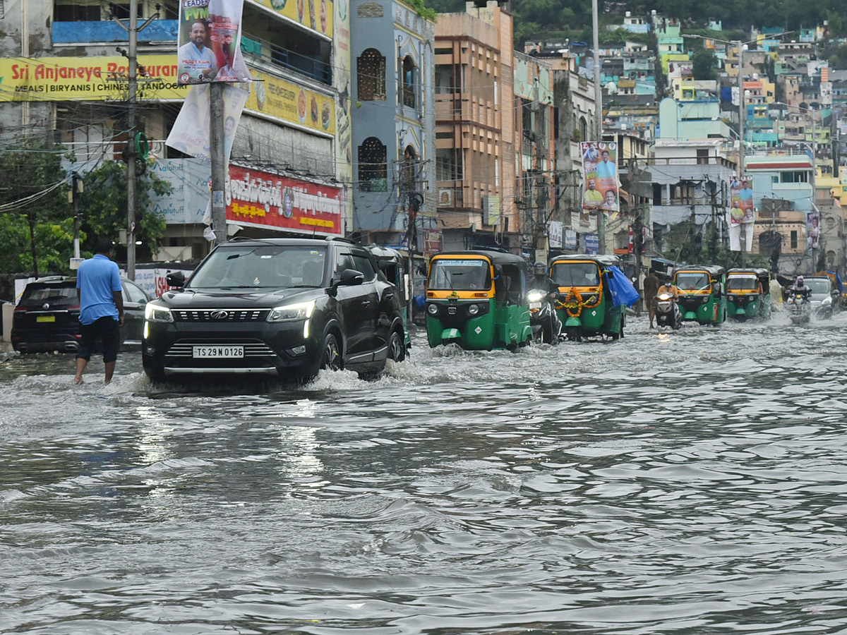 Heavy rains and thunderstorm in both Telugu states - Sakshi42