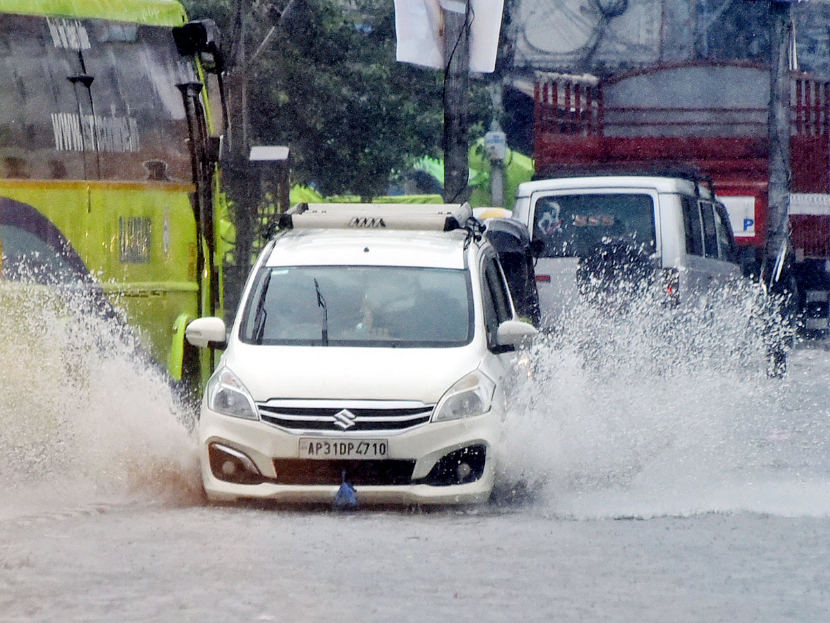 Heavy rains and thunderstorm in both Telugu states - Sakshi8