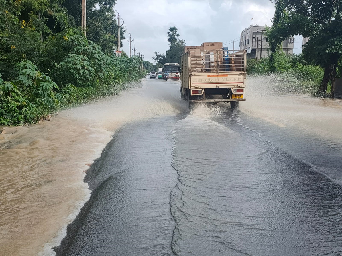Heavy rains and thunderstorm in both Telugu states - Sakshi9