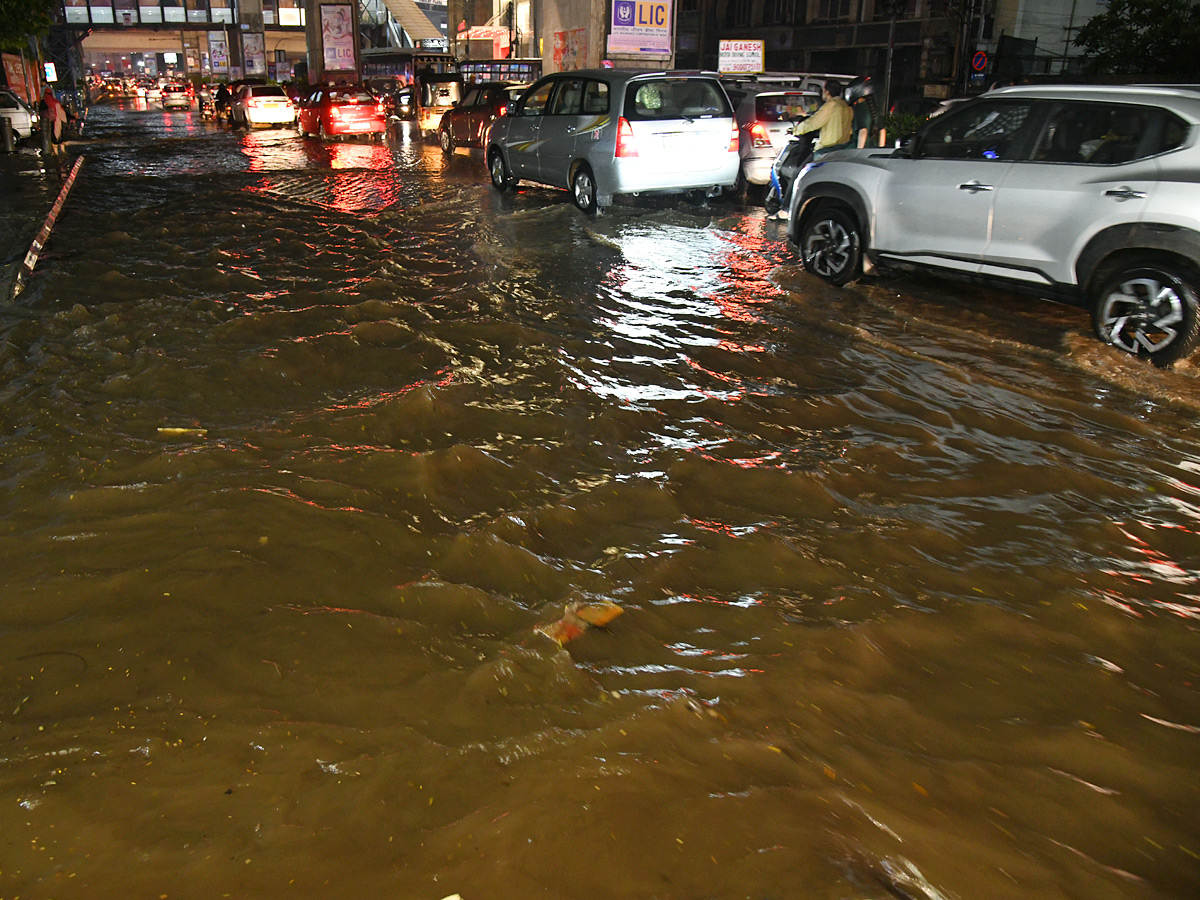 Heavy Rain in Hyderabad Photo Gallery - Sakshi7