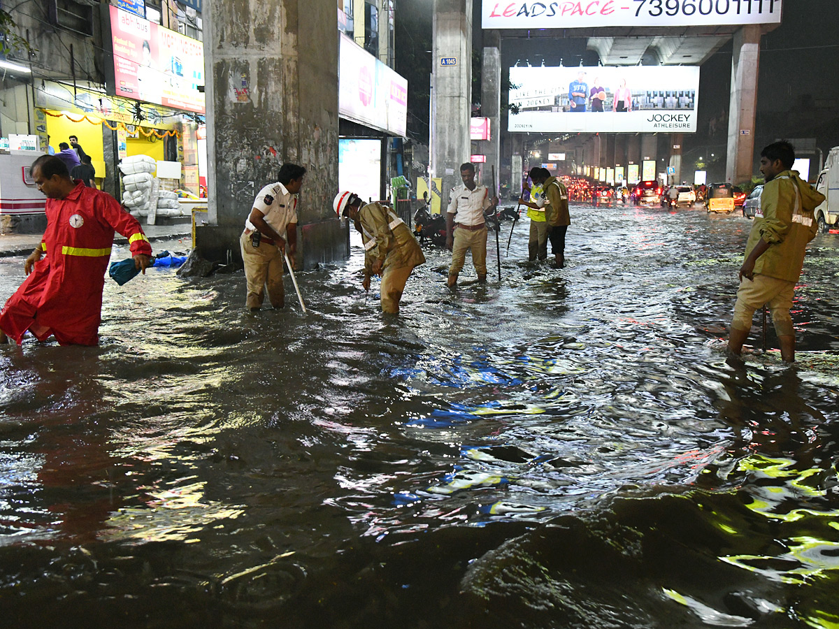 Heavy Rain in Hyderabad Photo Gallery - Sakshi1