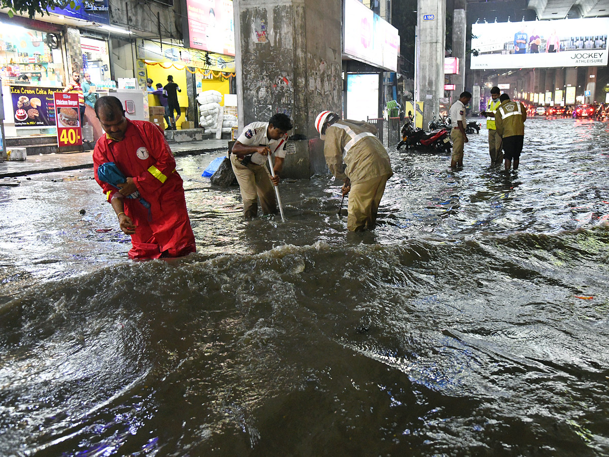 Heavy Rain in Hyderabad Photo Gallery - Sakshi11
