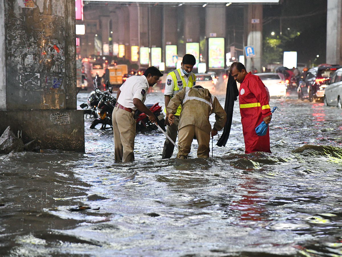 Heavy Rain in Hyderabad Photo Gallery - Sakshi14