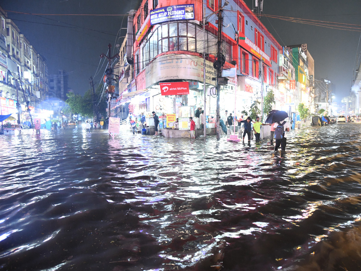 Heavy Rain in Hyderabad Photo Gallery - Sakshi20