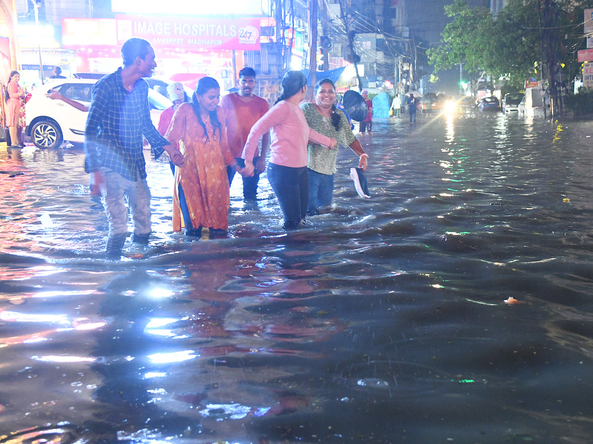 Heavy Rain in Hyderabad Photo Gallery - Sakshi23