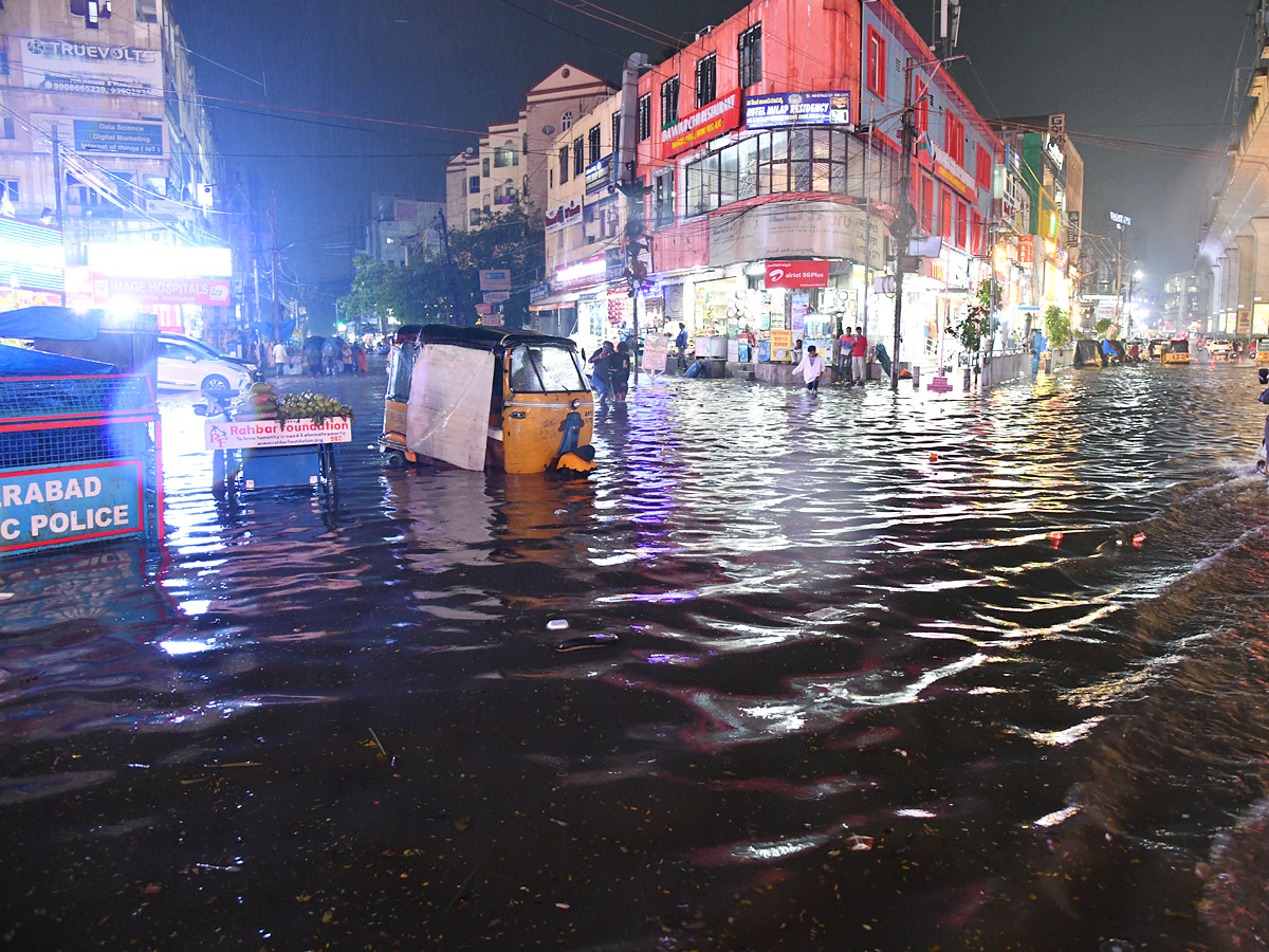 Heavy Rain in Hyderabad Photo Gallery - Sakshi24
