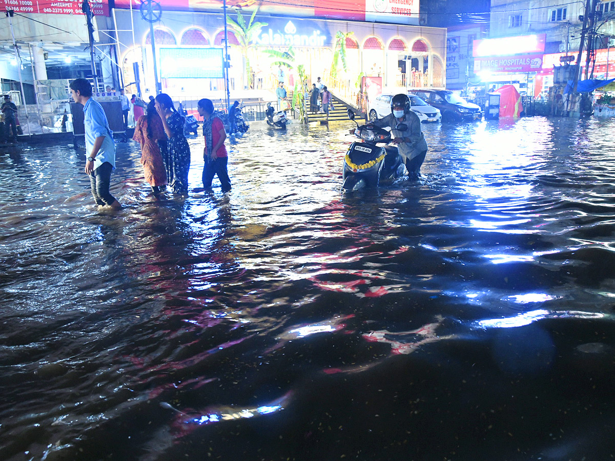 Heavy Rain in Hyderabad Photo Gallery - Sakshi5