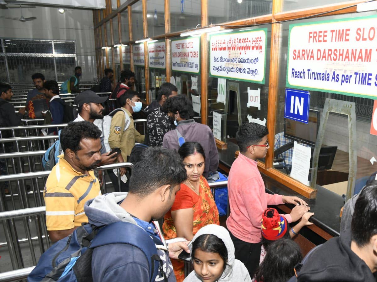 Sarva Darshan Tokens issued at Tirupati Bhudevi complex for Srivari Darshan - Sakshi6