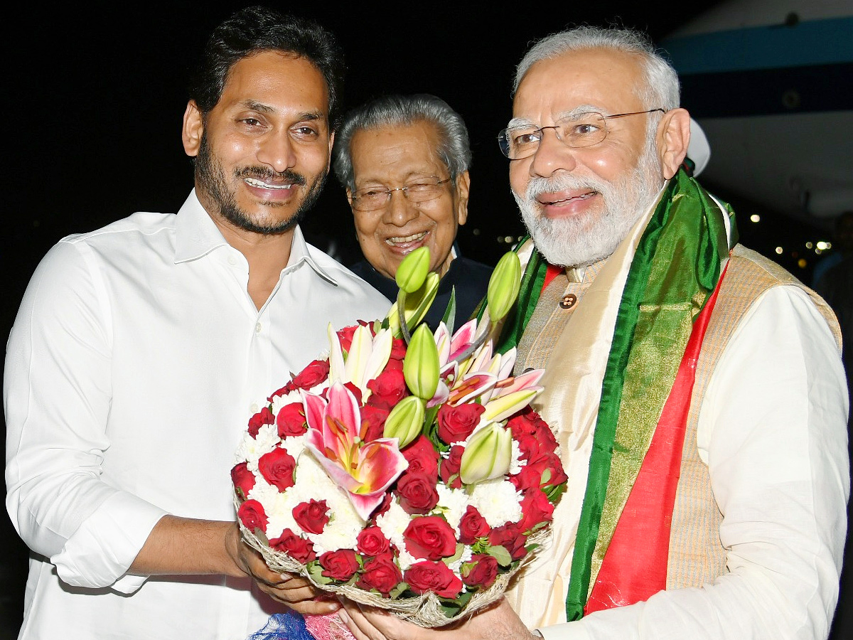 AP CM YS Jagan Welcomes PM Modi Photo Gallery - Sakshi2