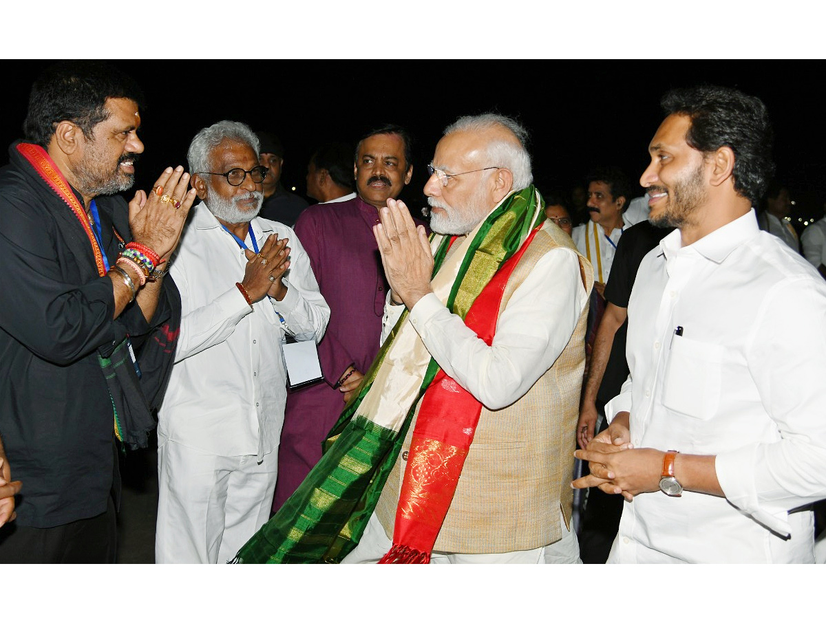 AP CM YS Jagan Welcomes PM Modi Photo Gallery - Sakshi11