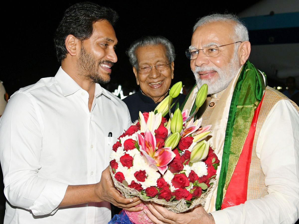 AP CM YS Jagan Welcomes PM Modi Photo Gallery - Sakshi3