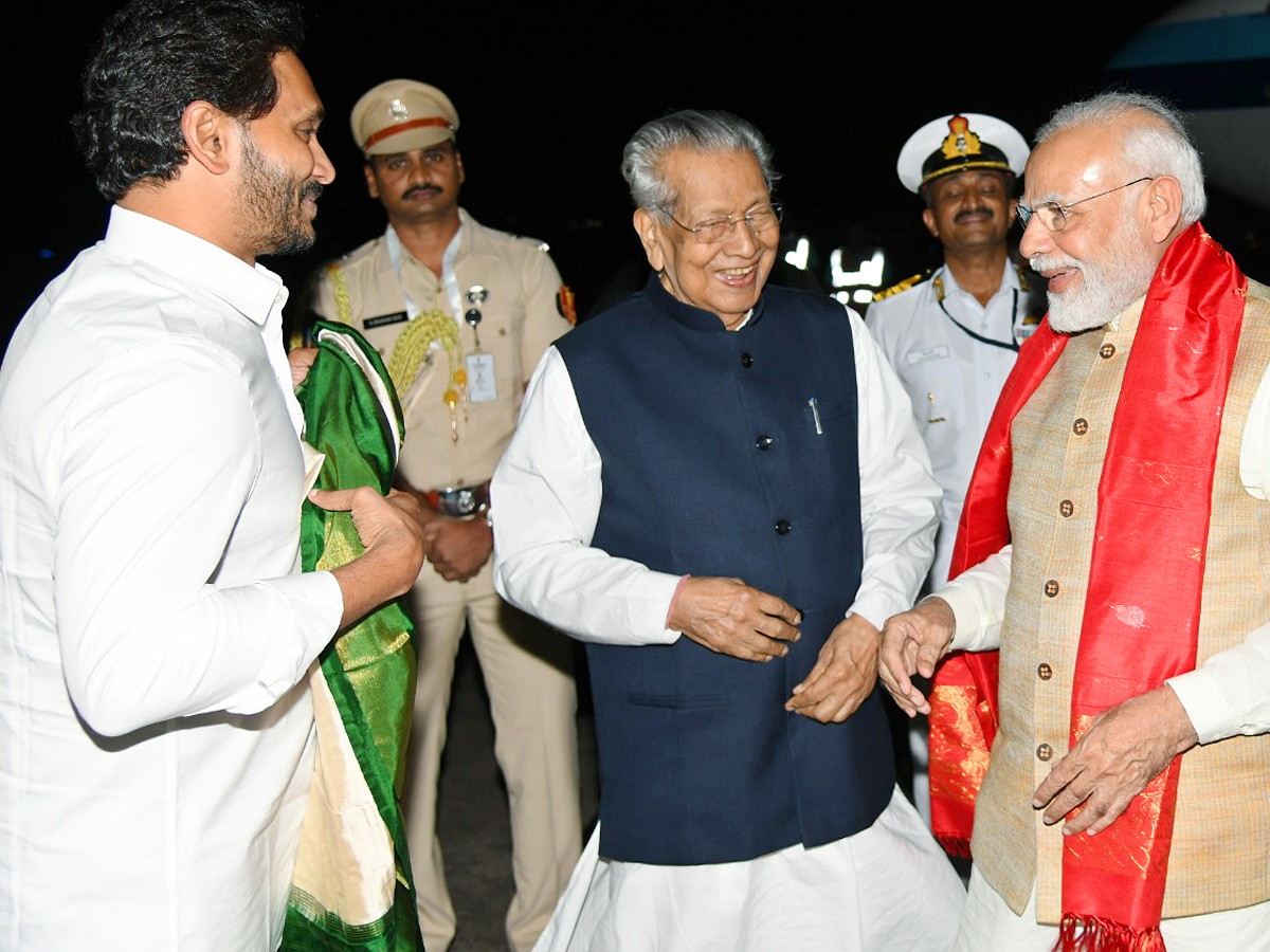 AP CM YS Jagan Welcomes PM Modi Photo Gallery - Sakshi4
