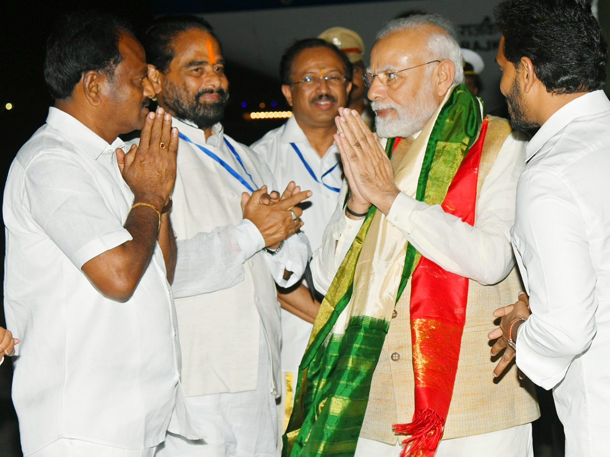 AP CM YS Jagan Welcomes PM Modi Photo Gallery - Sakshi6