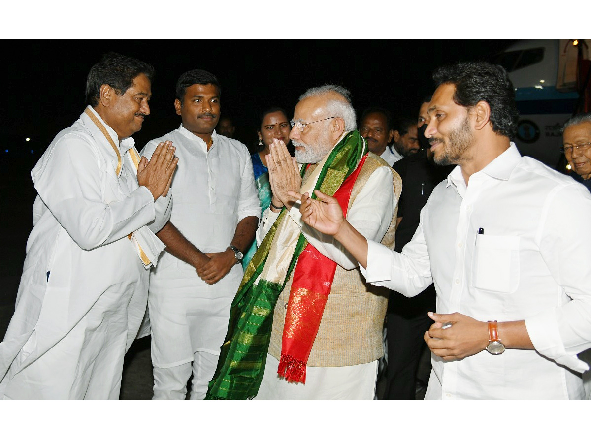 AP CM YS Jagan Welcomes PM Modi Photo Gallery - Sakshi8