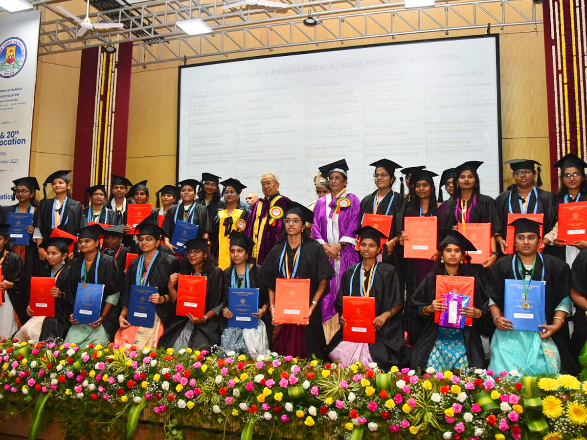 AP Governor participated in 19th and 20th Convocation of Sri Padmavathi Mahila Viswavidyalayam - Sakshi6