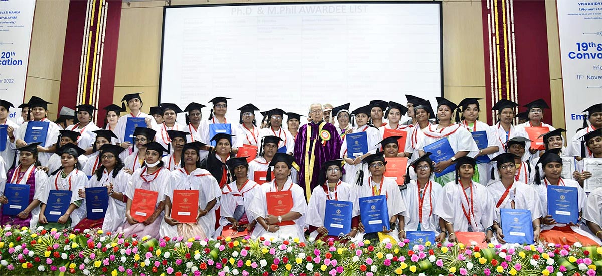 AP Governor participated in 19th and 20th Convocation of Sri Padmavathi Mahila Viswavidyalayam - Sakshi18
