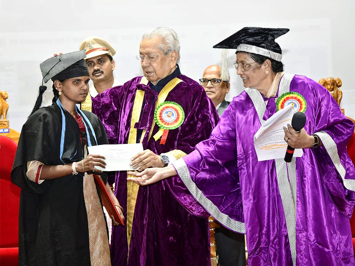 AP Governor participated in 19th and 20th Convocation of Sri Padmavathi Mahila Viswavidyalayam - Sakshi21