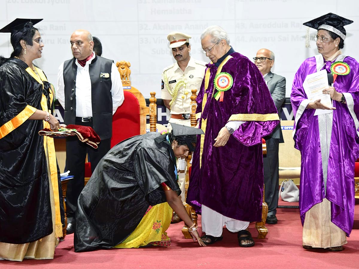 AP Governor participated in 19th and 20th Convocation of Sri Padmavathi Mahila Viswavidyalayam - Sakshi22