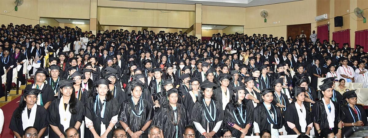 AP Governor participated in 19th and 20th Convocation of Sri Padmavathi Mahila Viswavidyalayam - Sakshi25