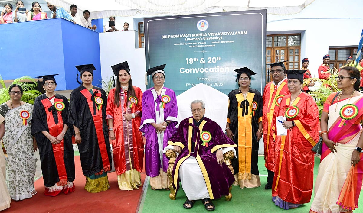 AP Governor participated in 19th and 20th Convocation of Sri Padmavathi Mahila Viswavidyalayam - Sakshi27
