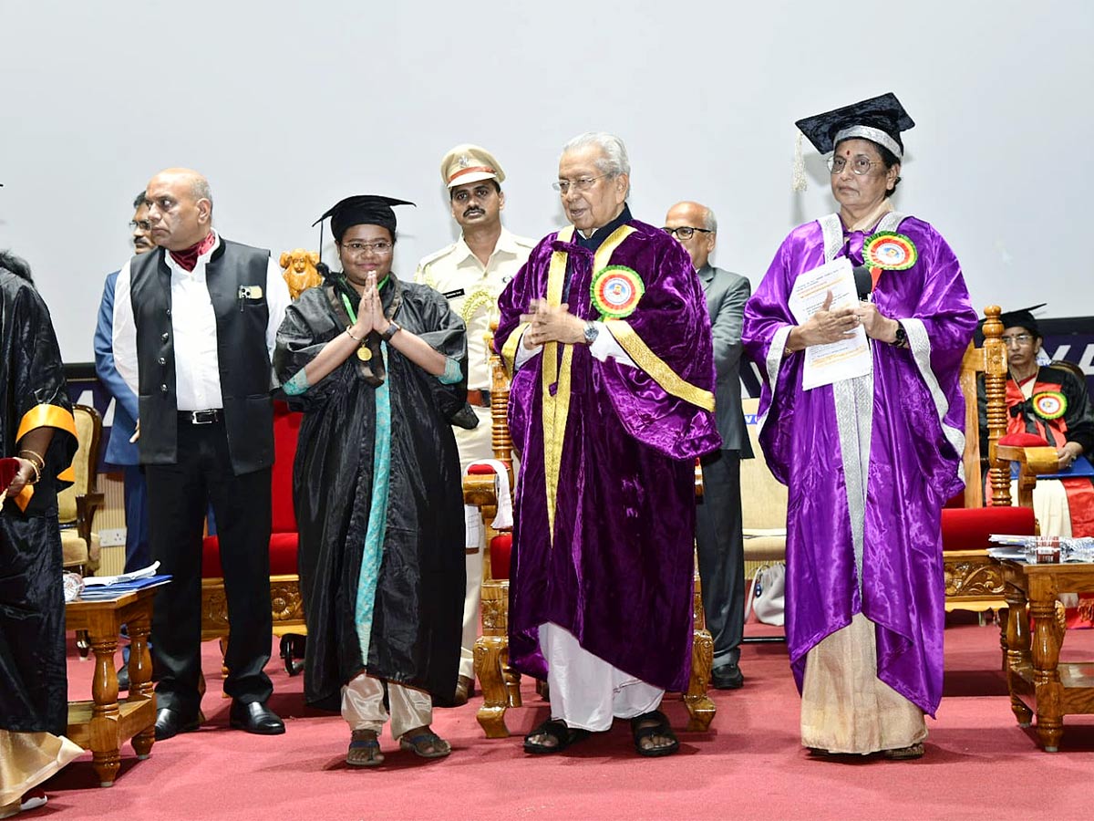 AP Governor participated in 19th and 20th Convocation of Sri Padmavathi Mahila Viswavidyalayam - Sakshi34