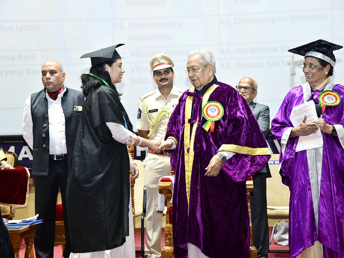 AP Governor participated in 19th and 20th Convocation of Sri Padmavathi Mahila Viswavidyalayam - Sakshi35