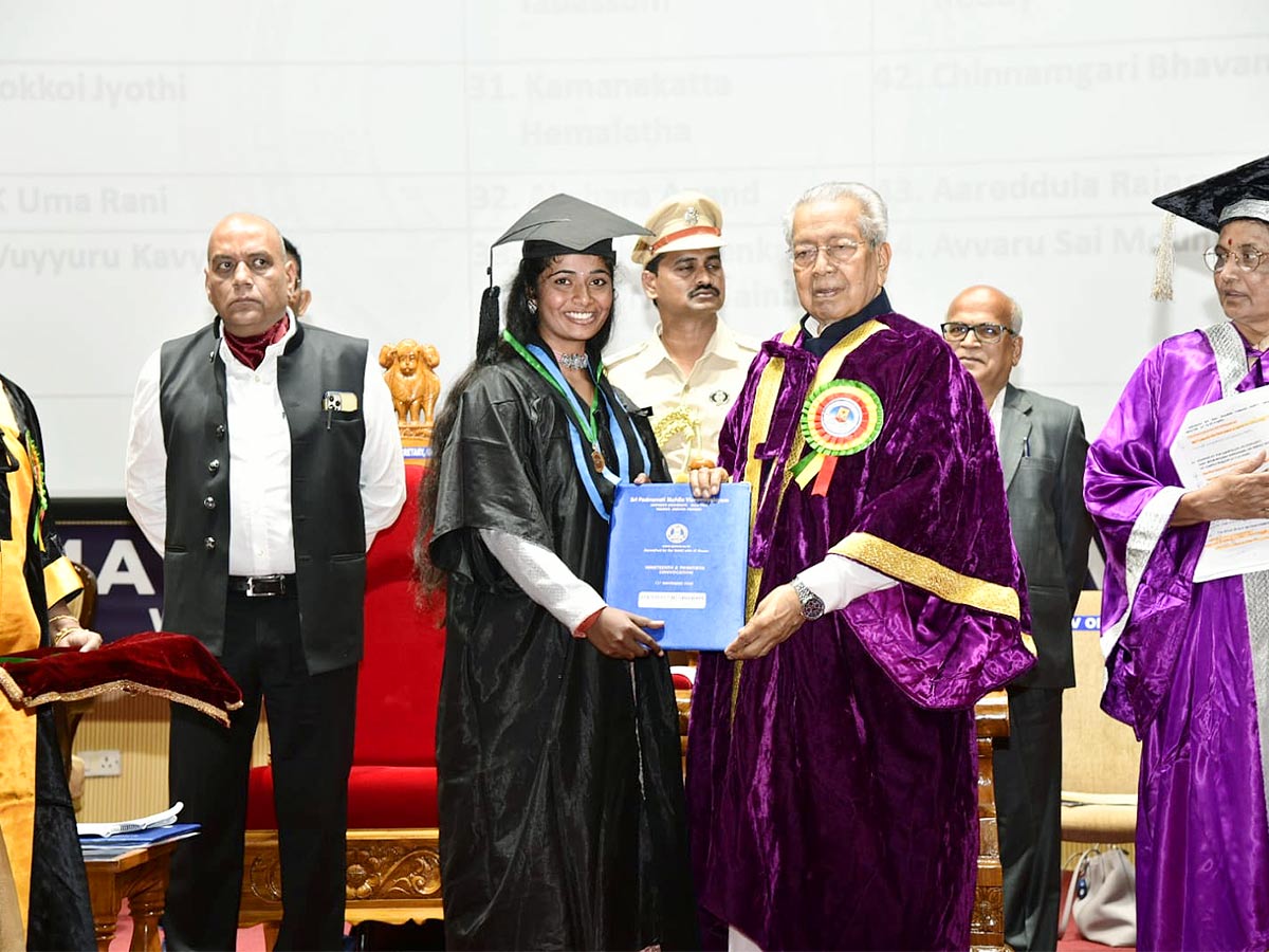 AP Governor participated in 19th and 20th Convocation of Sri Padmavathi Mahila Viswavidyalayam - Sakshi36