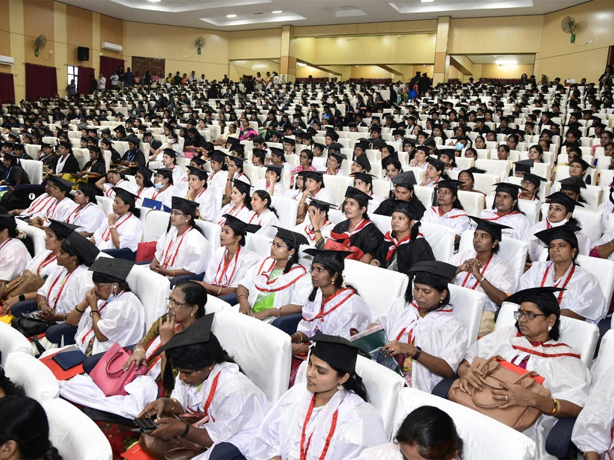 AP Governor participated in 19th and 20th Convocation of Sri Padmavathi Mahila Viswavidyalayam - Sakshi15