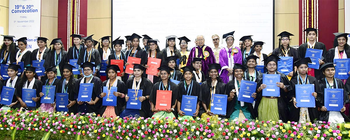 AP Governor participated in 19th and 20th Convocation of Sri Padmavathi Mahila Viswavidyalayam - Sakshi17