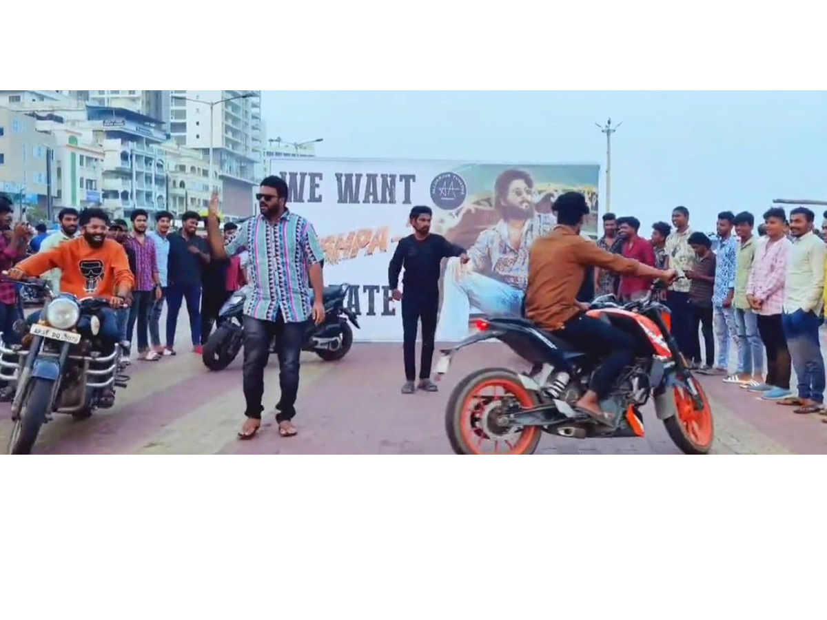 Allu Arjun fans protest about Pushpa 2 update Photo Gallery - Sakshi11