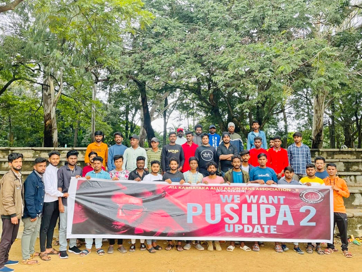 Allu Arjun fans protest about Pushpa 2 update Photo Gallery - Sakshi7