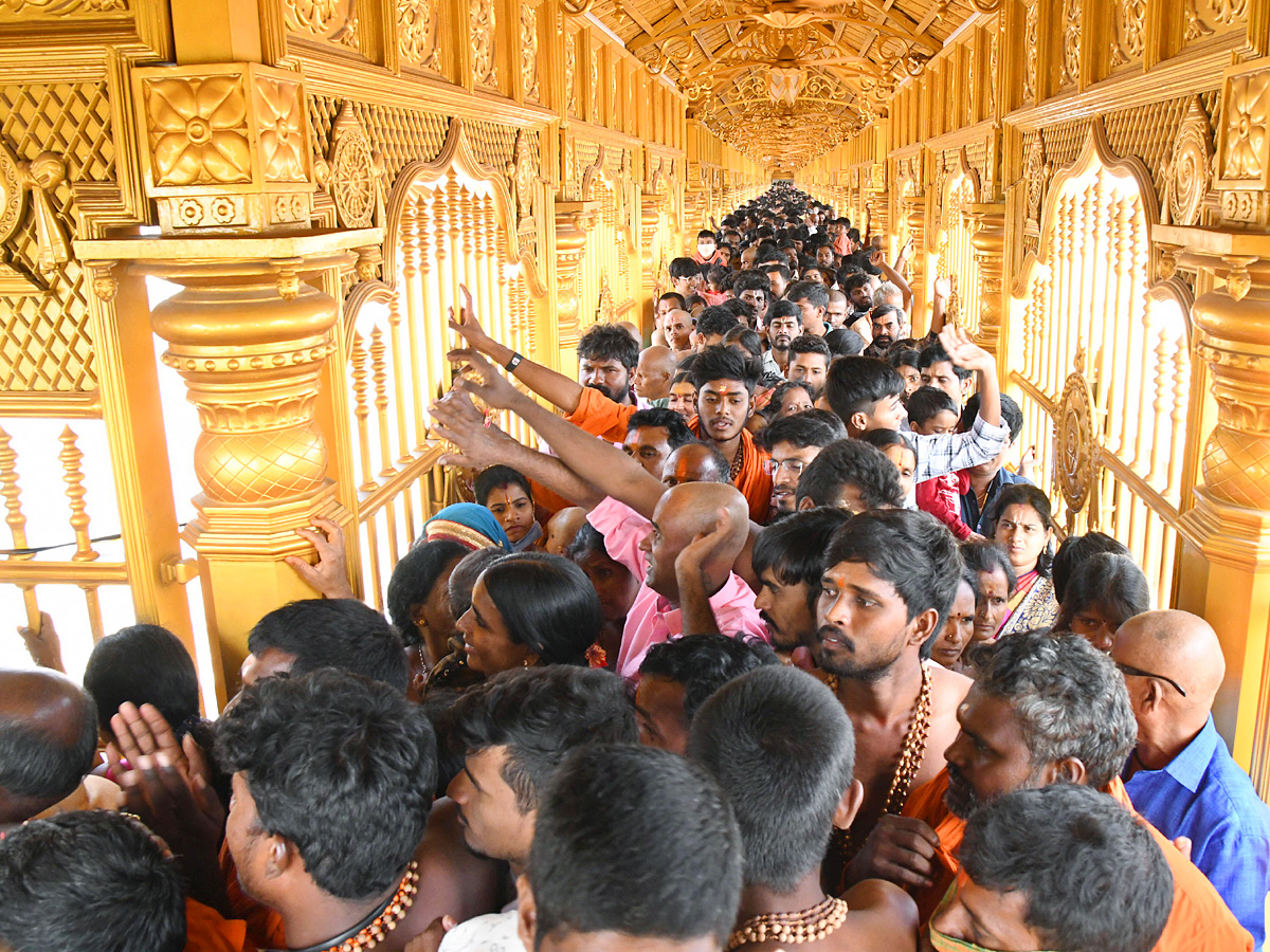 Karthika Masam : Devotees Rush To Yadadri Temple Photo Gallery - Sakshi12