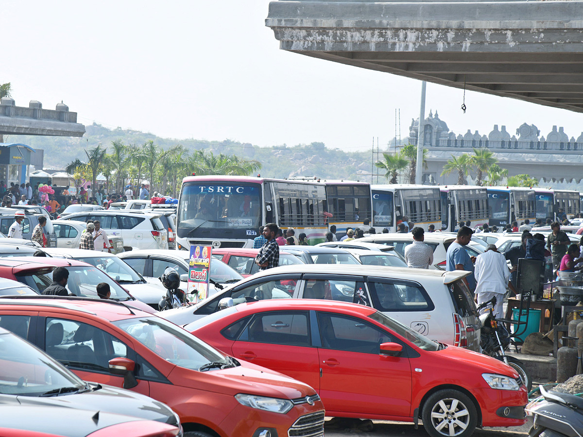 Karthika Masam : Devotees Rush To Yadadri Temple Photo Gallery - Sakshi6