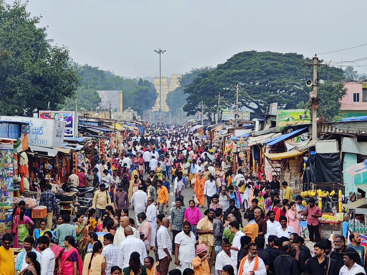 Huge Devotees Rush At Srisailam Temple - Sakshi10