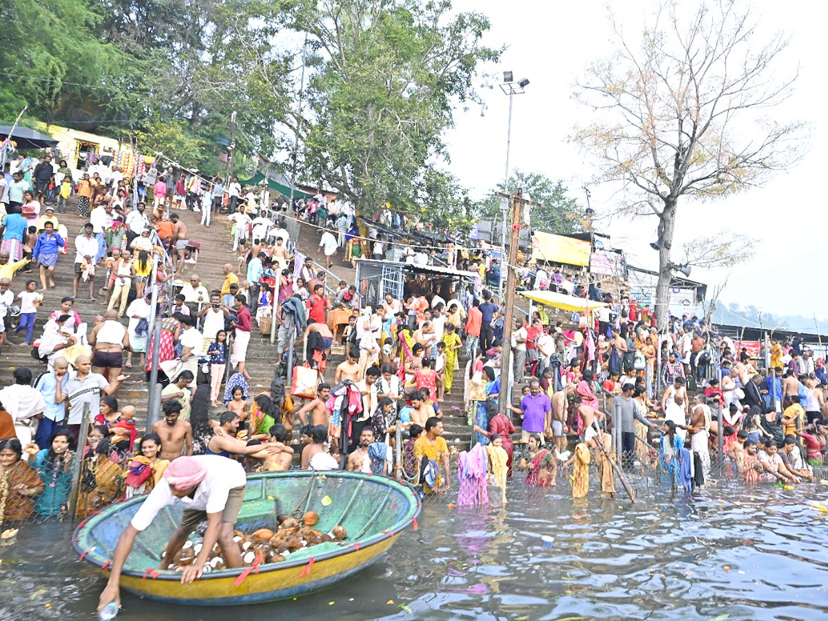 Huge Devotees Rush At Srisailam Temple - Sakshi11